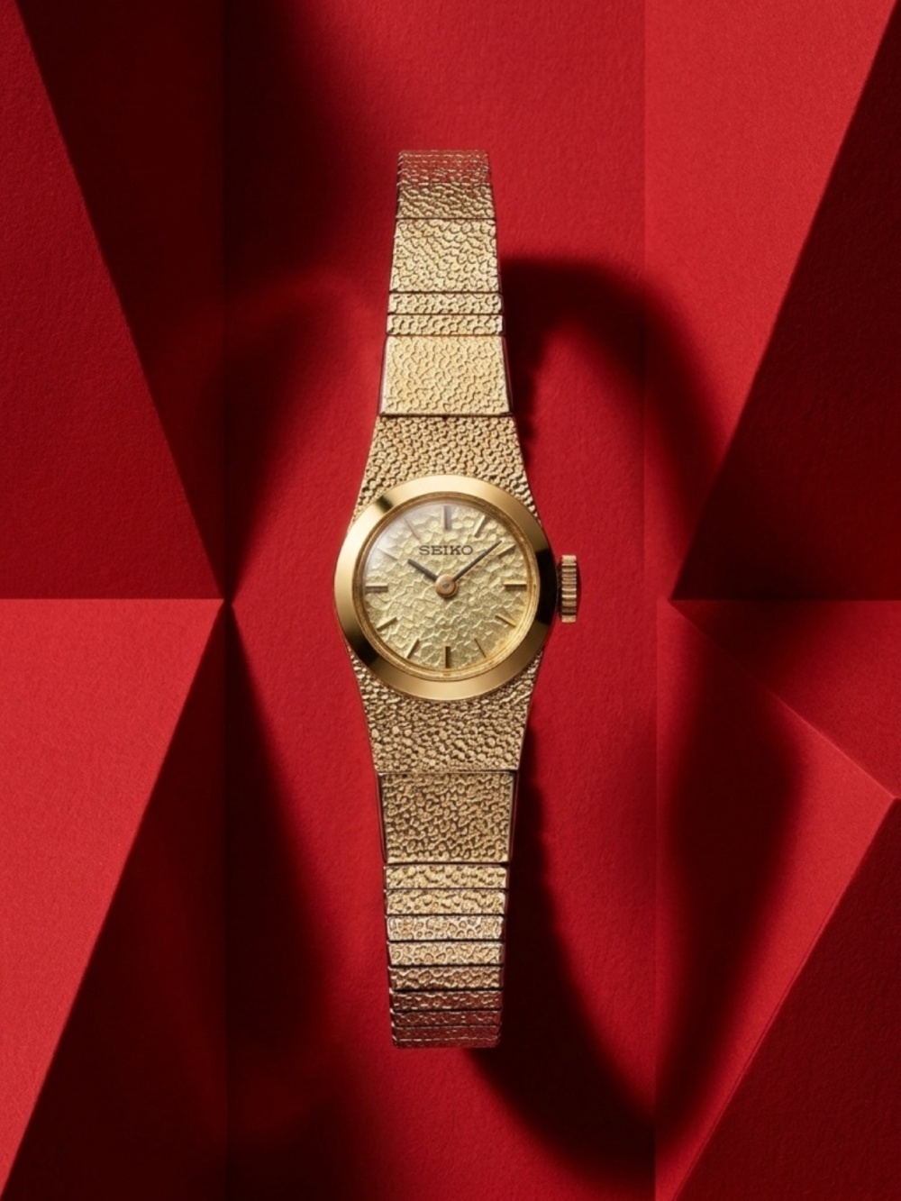 Vintage Seiko Women's Gold Tone Textured Dial Watch 1100-0459 Japan Mechanical